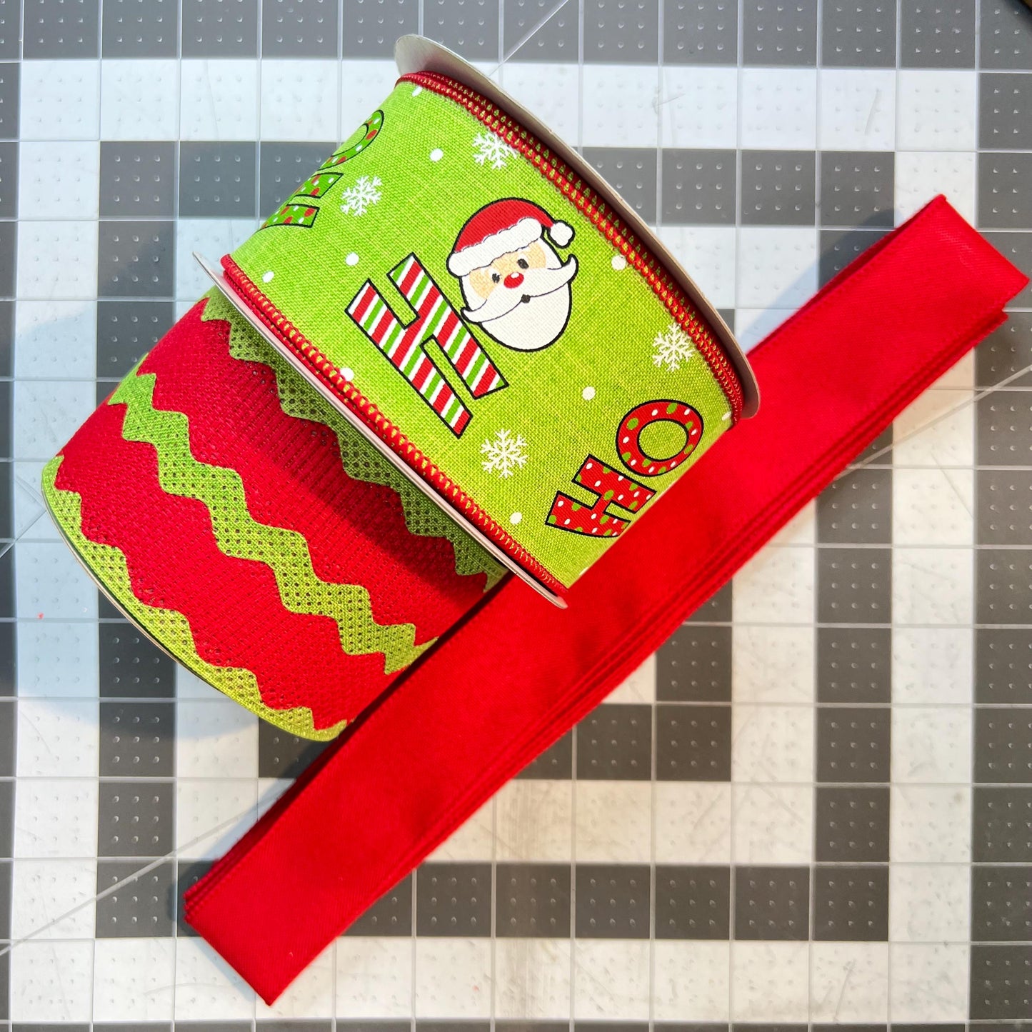 Christmas Wreath Kit, Vintage Ornament Wreath Kit, Do It Yourself Holiday Wreath Kit, Merry Christmas Green Red Ribbon Mesh Sign Bundle