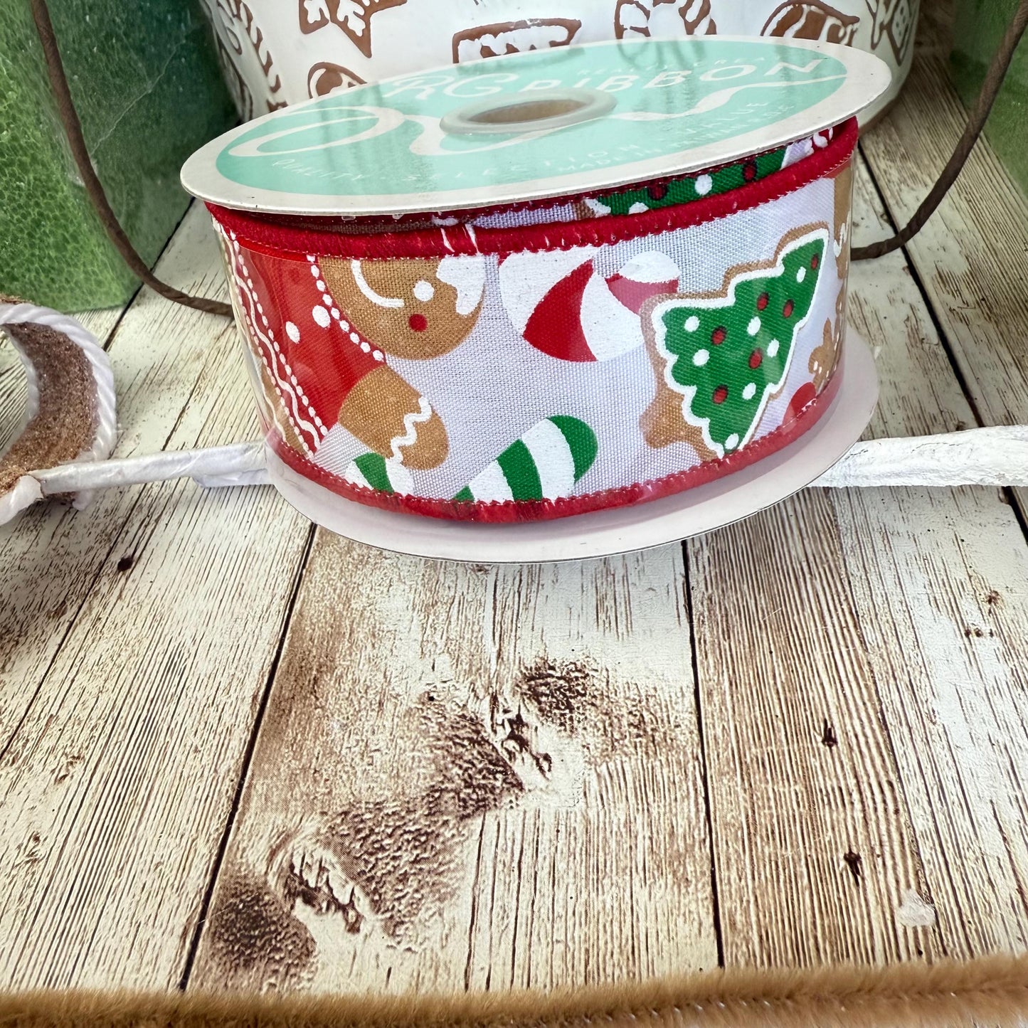 Gingerbread Christmas Wall Pocket Kit: DIY Holiday Decor