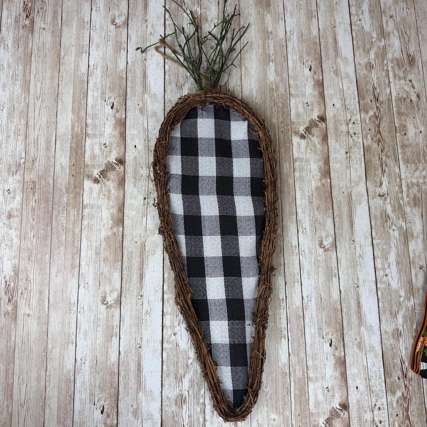 Carrot Grapevine Kit WITH VIDEO, Easter Door Hanger Kit, Easter DIY Wall Decoration, Black White Checkered Carrot Shaped Grapevine Bundle